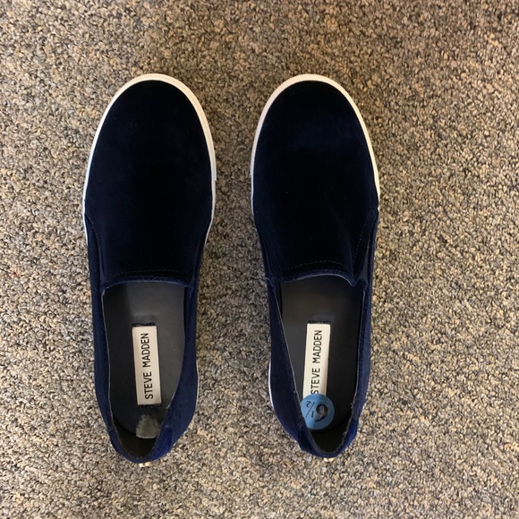 Steve Madden Velvet slip on shoes - Picture 2 of 3